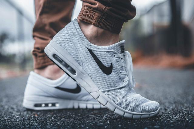 White Nike PrecisionFlex Elite Show